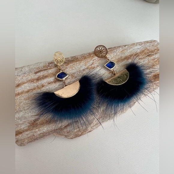 Elegant Blue Feather Dangle Earrings - Stylish Evening Retro Earrings - Picture 8 of 14